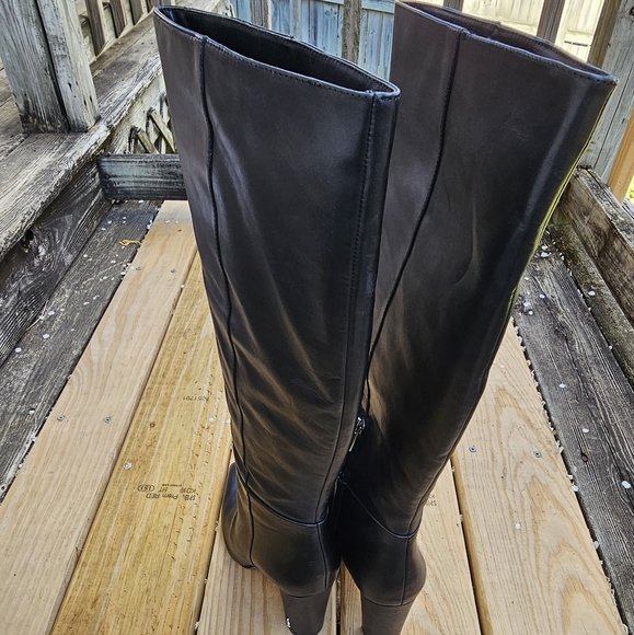 Boots - Picture 2 of 10